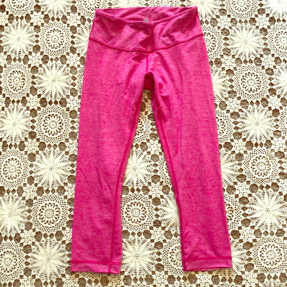 Lululemon Athletica workout capris Sz 6